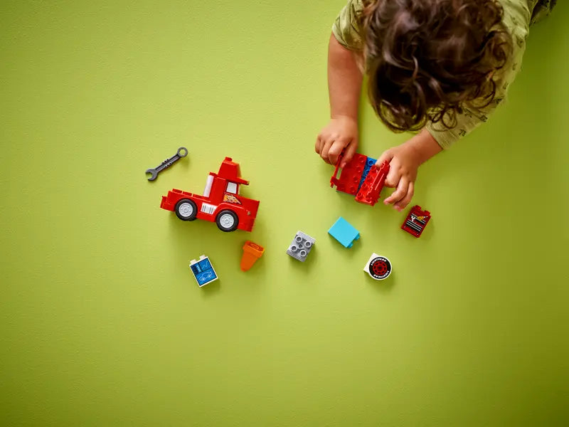 Lego Duplo Mack al circuito